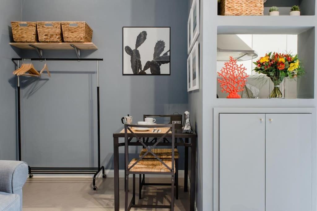 Gravina Studio In The Center Of Apartment Naples